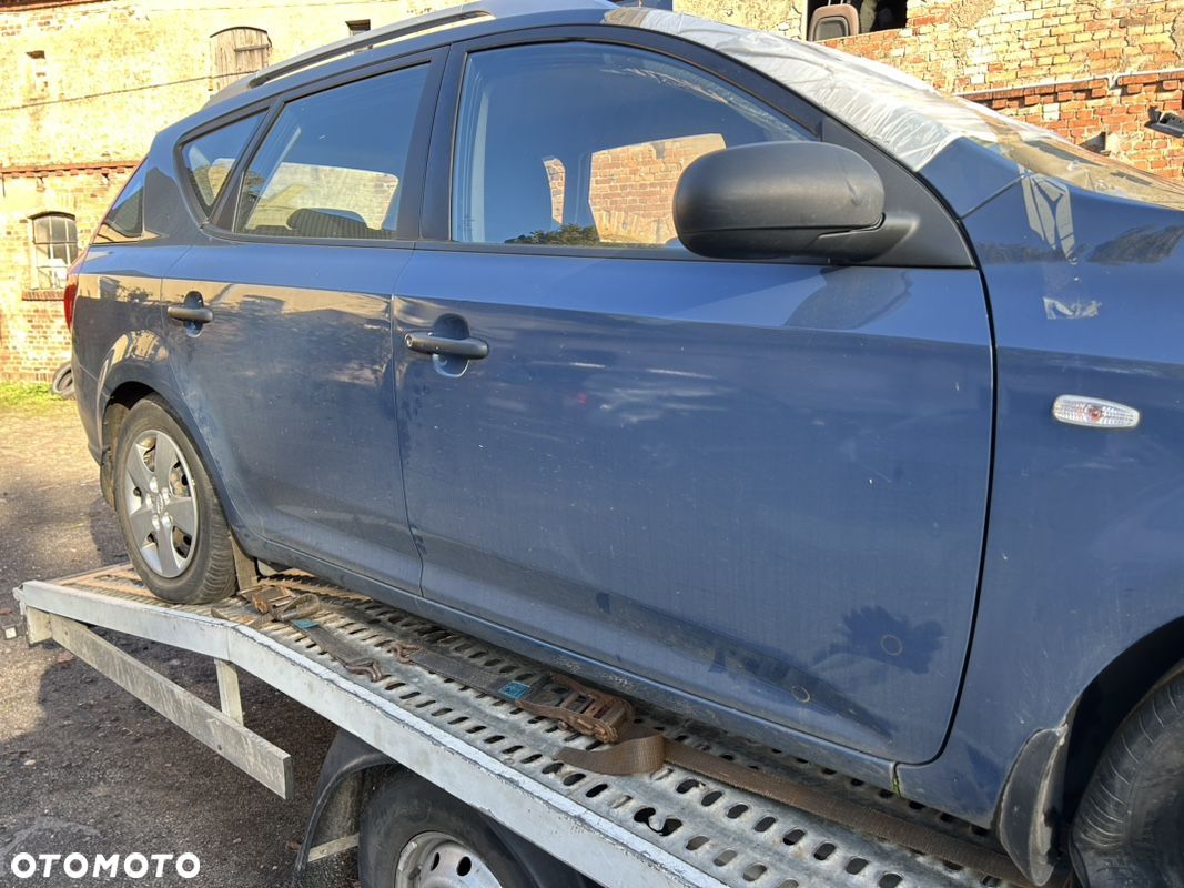 KIA CEED I 06-12 DRZWI PRZÓD TYŁ PRAWE KOMBI SZYBĄ PODNOŚNIK  KOLOR A2 - 1