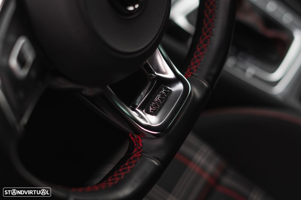 VW Golf 2.0 TSI GTI DSG Performance - 24
