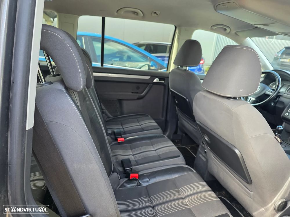 VW Touran 1.6 TDI Blue.Trendline 7L - 9