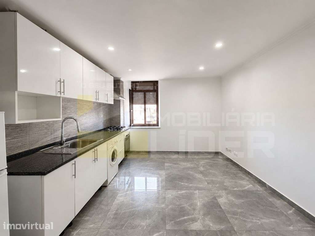 Oferta de Verão oferecemos a escritura 
Apartamento T2 remodelado ... - Grande imagem: 3/18