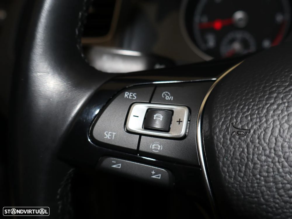 VW Golf 1.6 TDI Confortline - 24