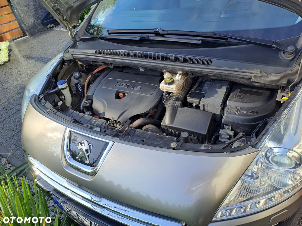 Peugeot 3008 Hybrid4 - 12
