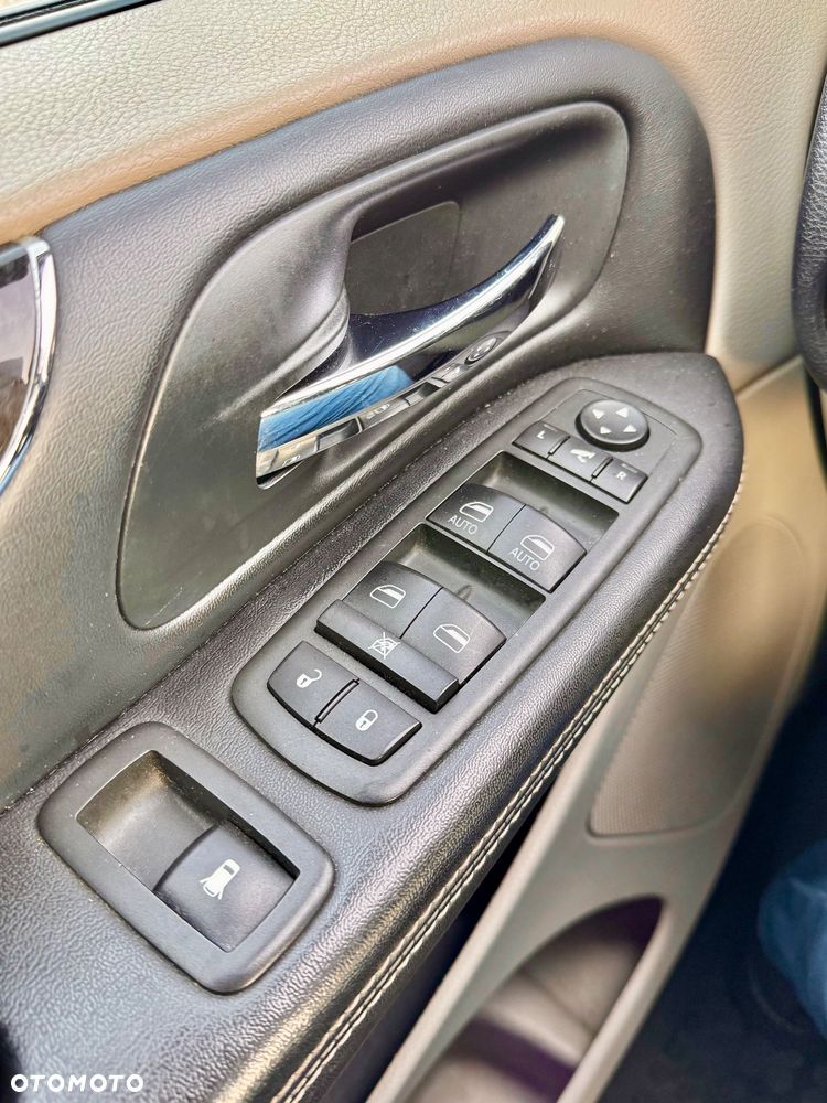 Lancia Voyager 2.8CRD Gold - 22