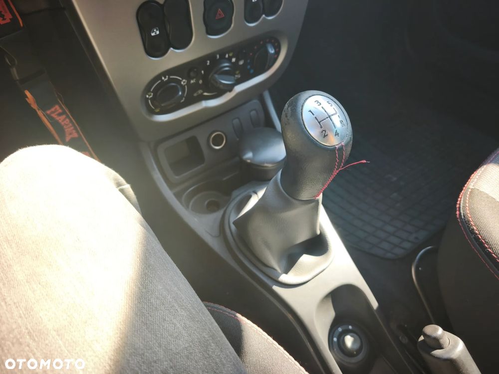 Dacia Duster 1.6 SL Delsey - 28