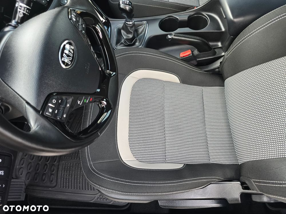 Kia Ceed 1.4 CVVT Dream Team Edition - 28