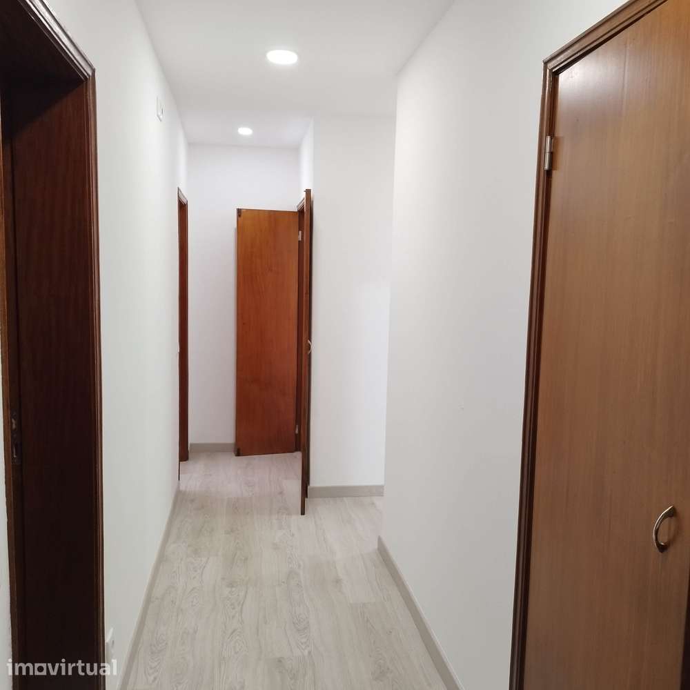 Quarto individual mobilado no Alto de S. João, Coimbra - Grande imagem: 3/34