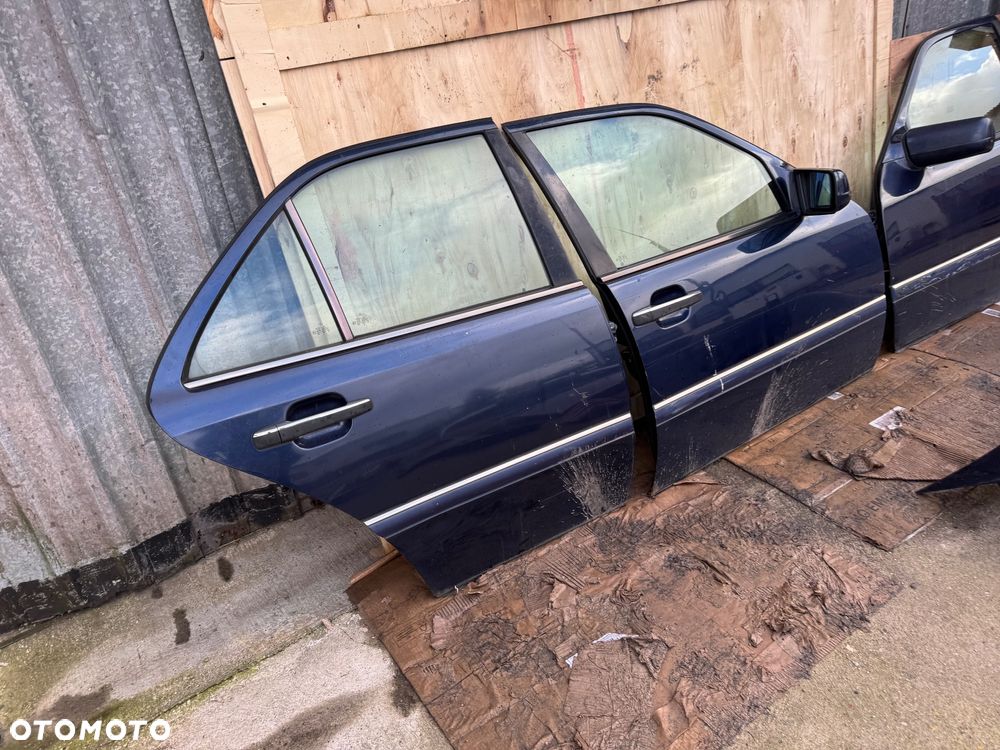 Mercedes c klasa w202 2.2cdi  wszystko kolor 366 chłodnice okular wzmocnienie zderzak przód elegance lampy tył lampy przód drzwi prawe lewe przednie tylne klapa tył tylni klapa bagażnika klapa sedan błotnik prawy lewy przedni maska - 14
