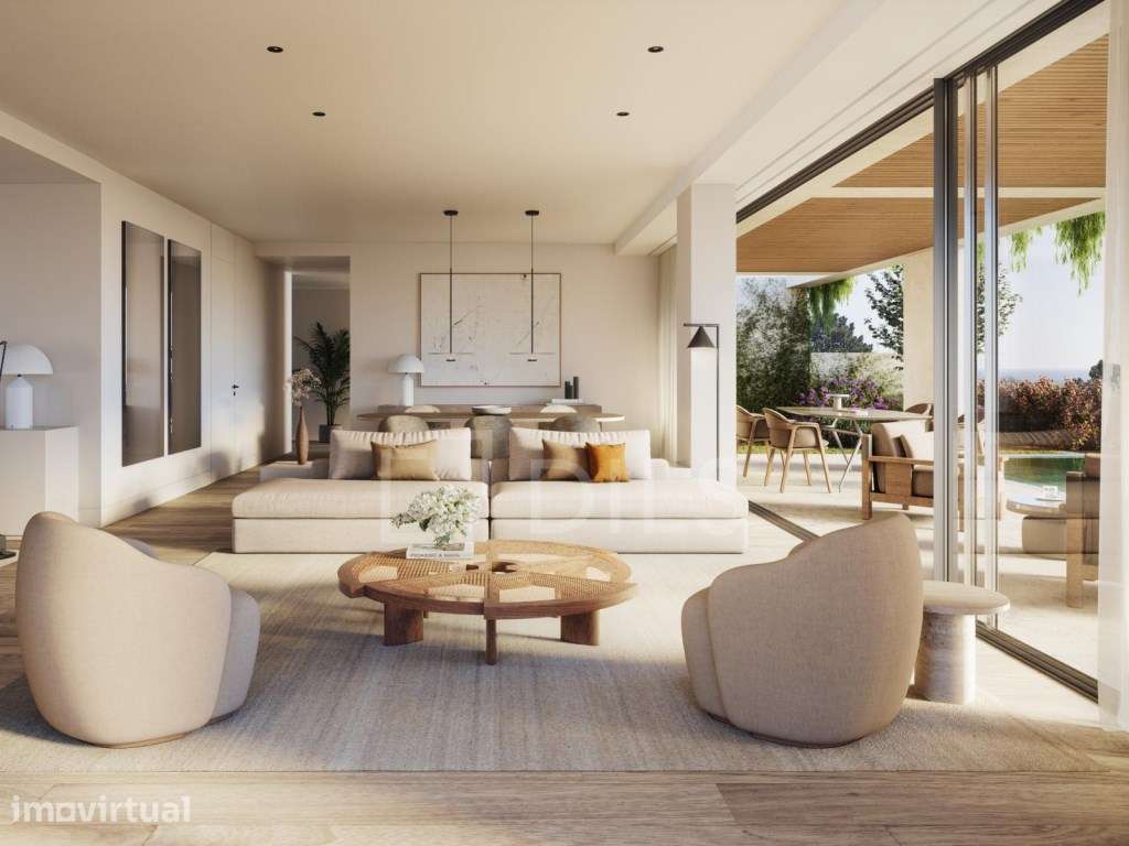 Moradia T4 com jardim, piscina e estacionamento no Estoril - Grande imagem: 3/24