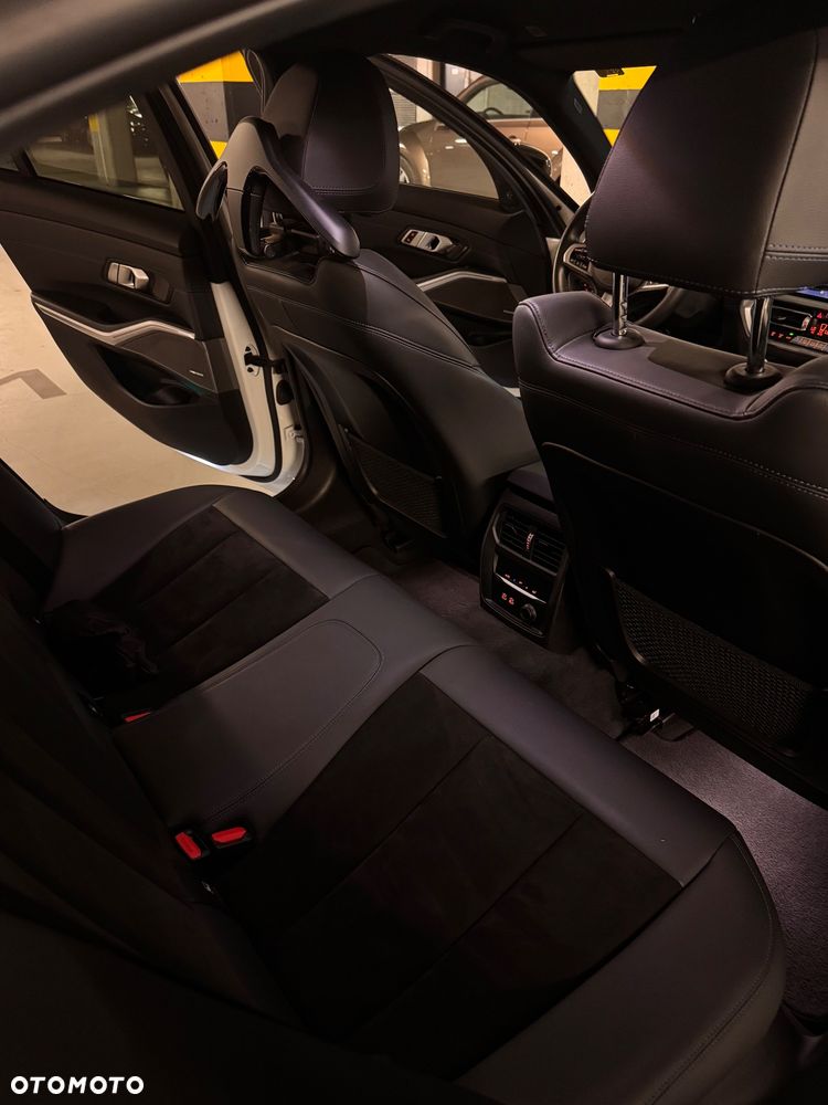 BMW Seria 3 330i - 13