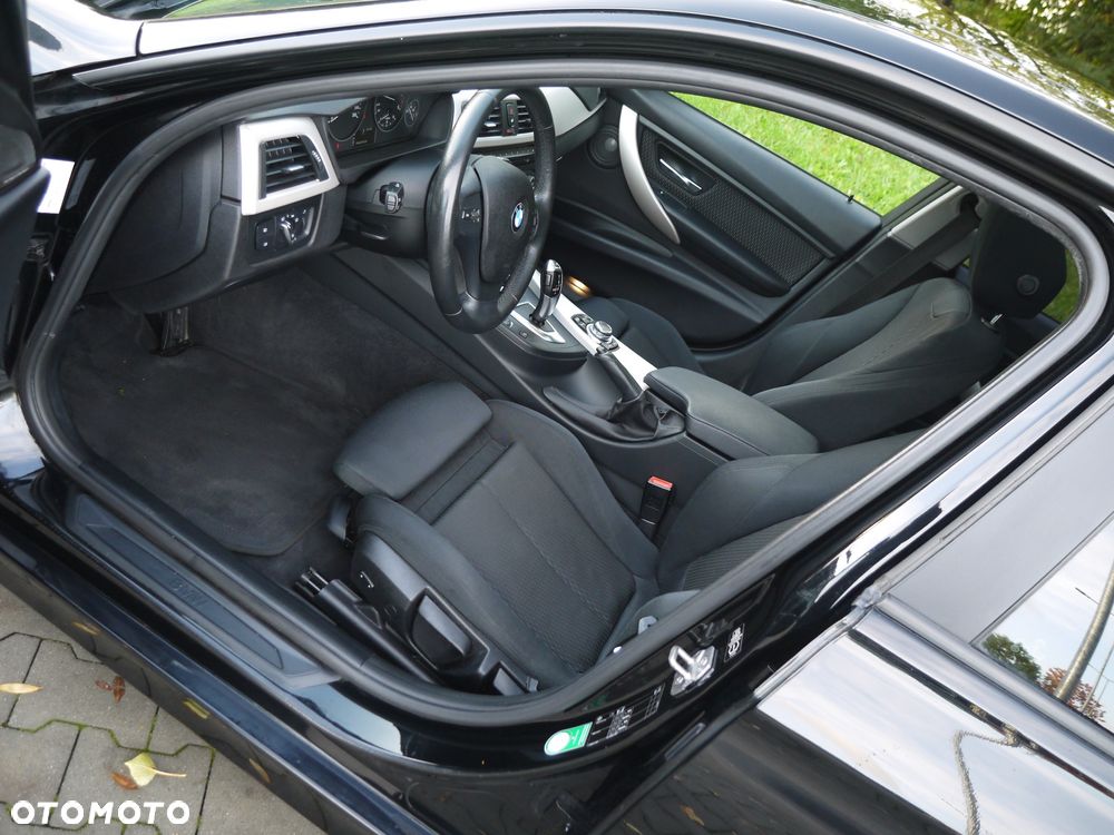 BMW Seria 3 320d Touring Efficient Dynamics Edition - 14