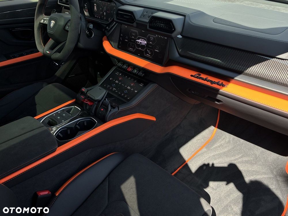 Lamborghini Urus - 14