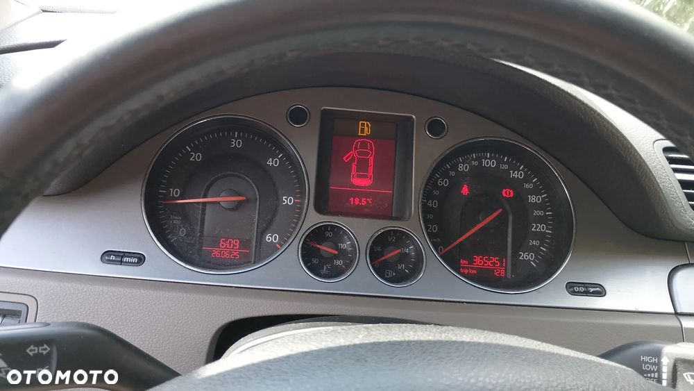 Volkswagen Passat 2.0 TDI DPF Highline - 7