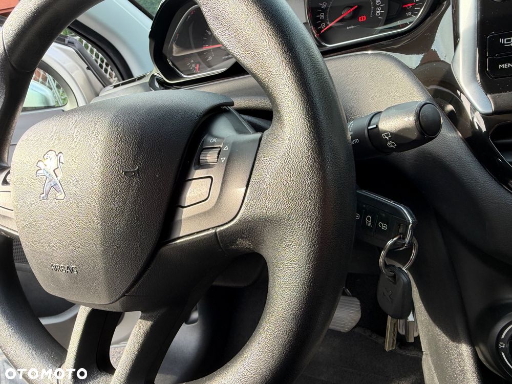 Peugeot 208 - 24