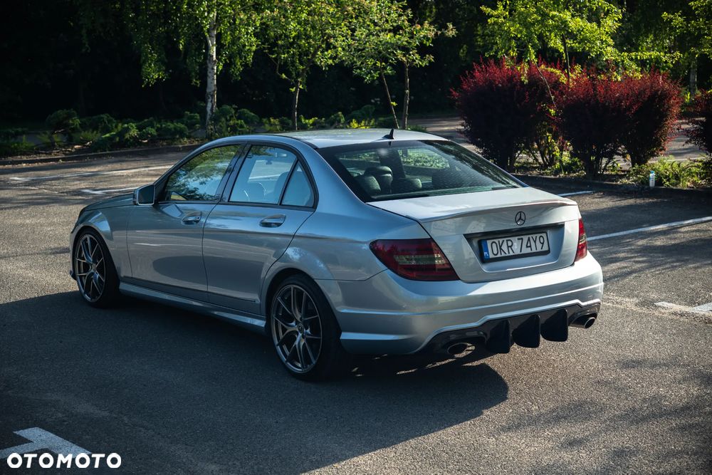 Mercedes-Benz Klasa C 350 BlueEff 4-Matic Avantgarde - 10