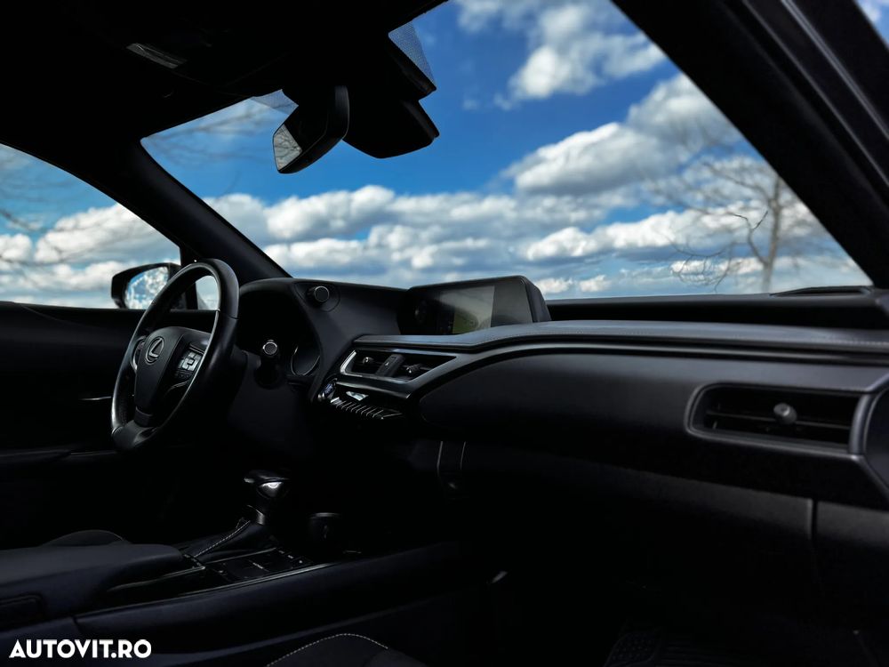 Lexus UX - 32