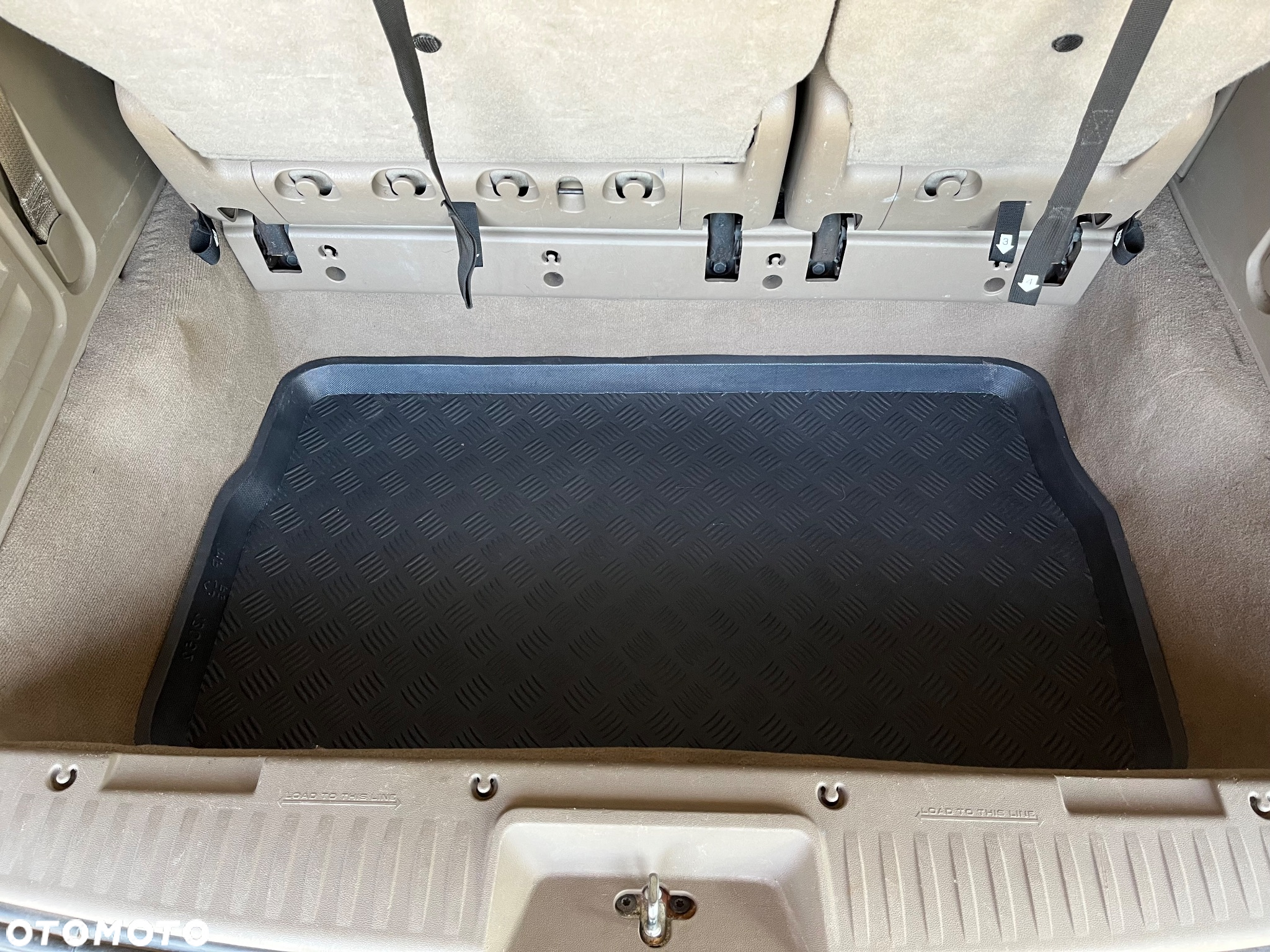 Chrysler Town & Country - 24