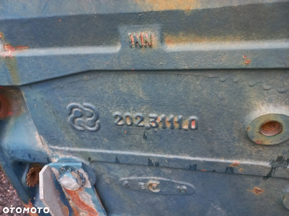 Most obudowa mostu przód tył ,zwolnica,zwrotnica,układ planetarny,atak,koło ataku wałek,półoś explorer,titan,antares,same,lamborghini,hurlimann,deutz,agroplus,agrosun,agrotron,silver,formuła,master,racing,premium,r774,0.467.473.0 ,01127250/20 ,445.4410.0 ,2324411 ,202.3111.0 ,25544100 ,91071140 ,9107.110.0, 269.4330.0 ,275.4356.0 ,255.3110.0 ,270.4741.0 ,.91311100 . 0.008.3208.0 , 0.008.3210.3,269.4331.0, 27244100. - 8