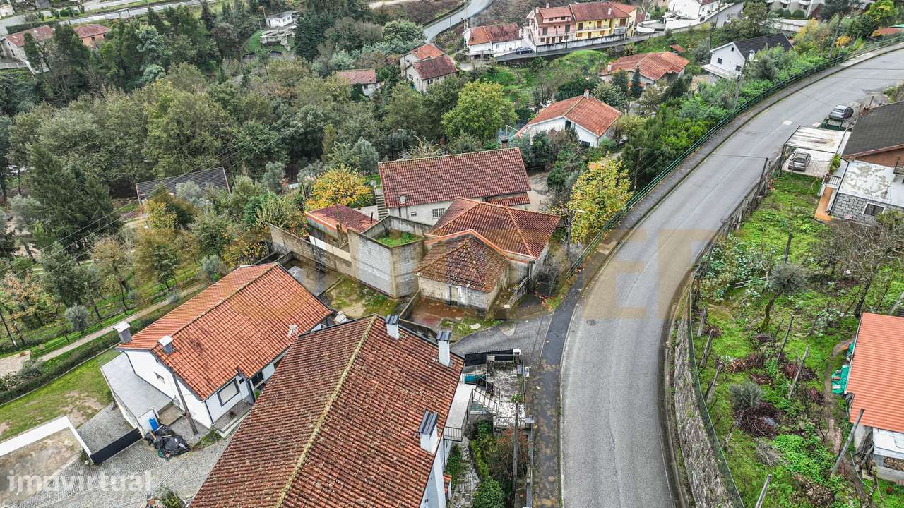Moradia para restaurar no Gerês - Grande imagem: 4/8