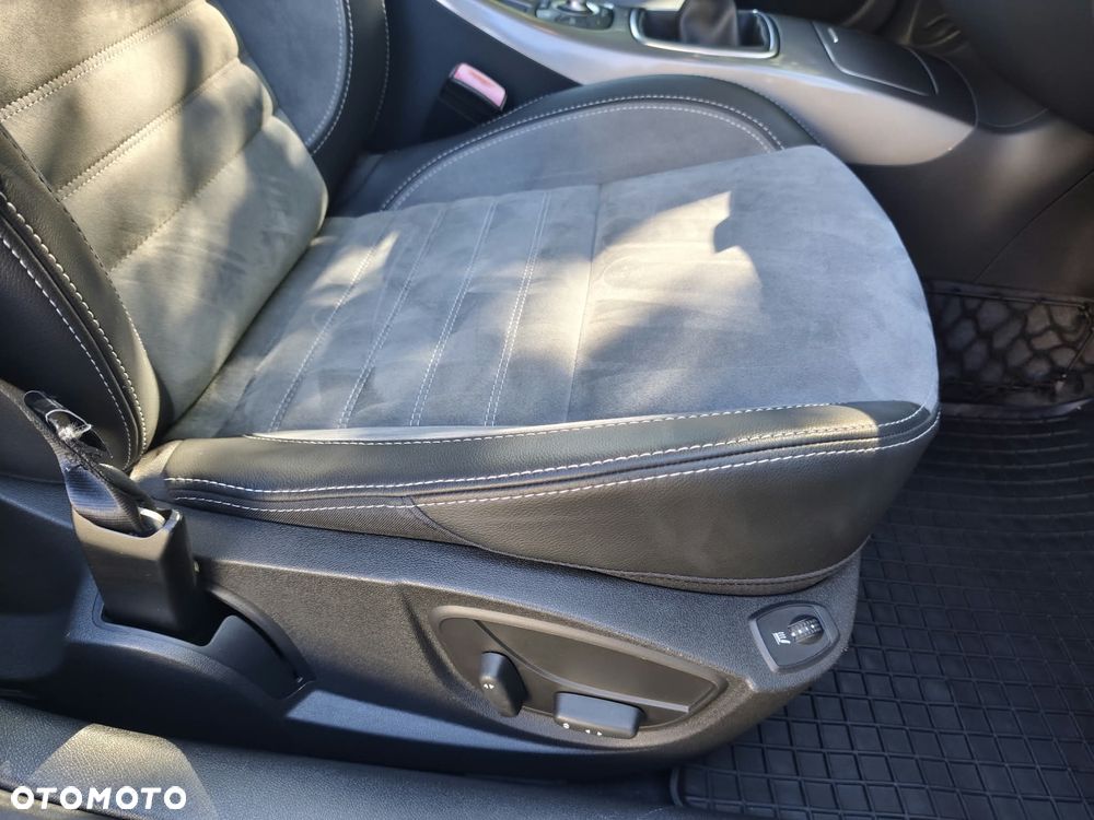 Renault Laguna dCi 150 FAP Start-Stop GT - 27