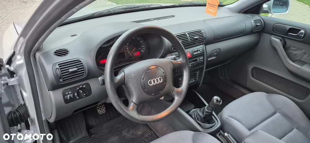 Audi A3 Sportback 1.6 Ambiente - 11