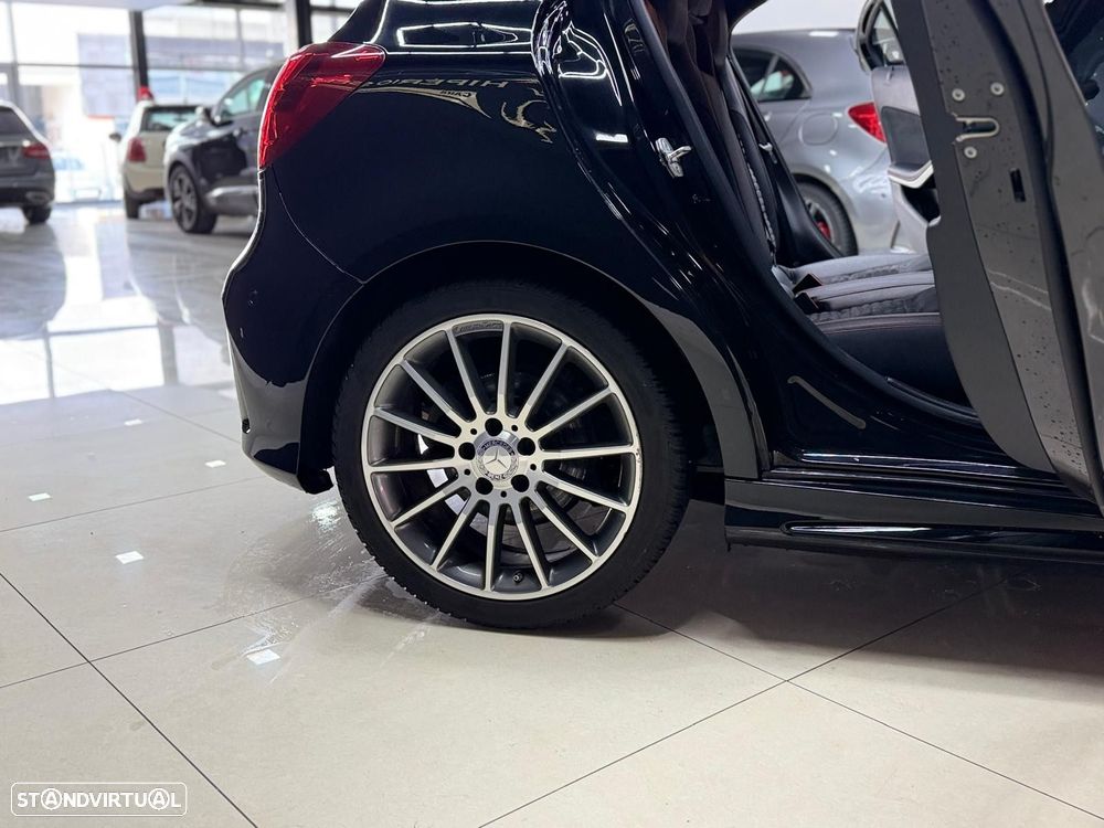 Mercedes-Benz A 180 AMG Line - 13