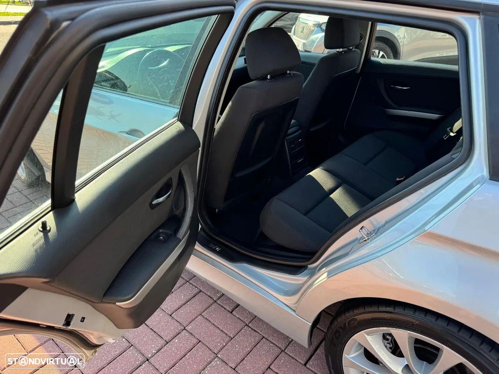 BMW 318 d Blue Performance - 12