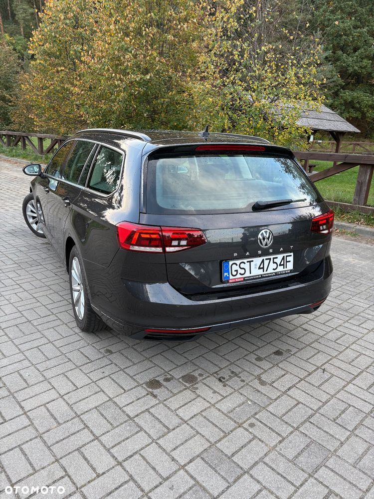 Volkswagen Passat - 11