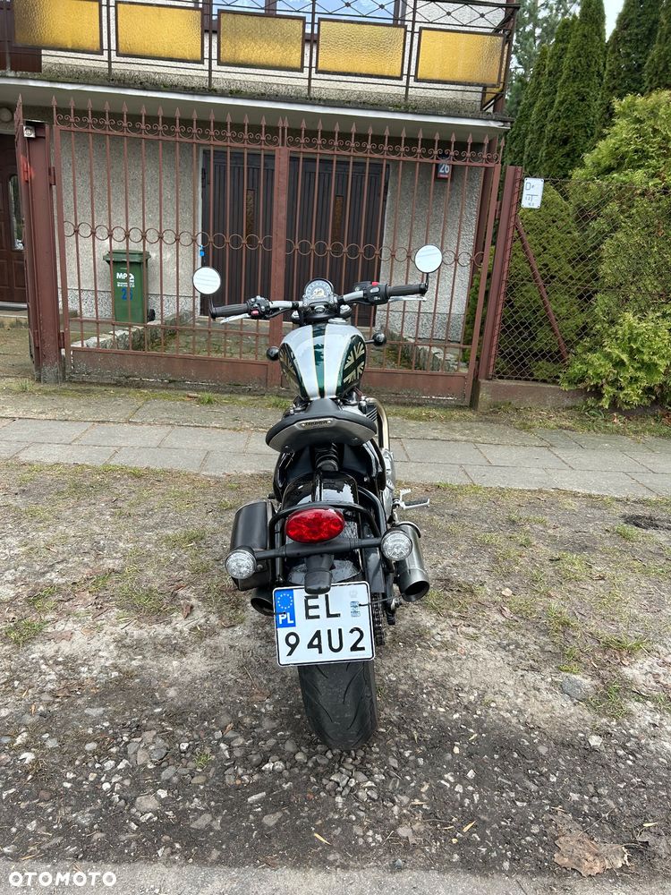 Triumph Bonneville Bobber - 5