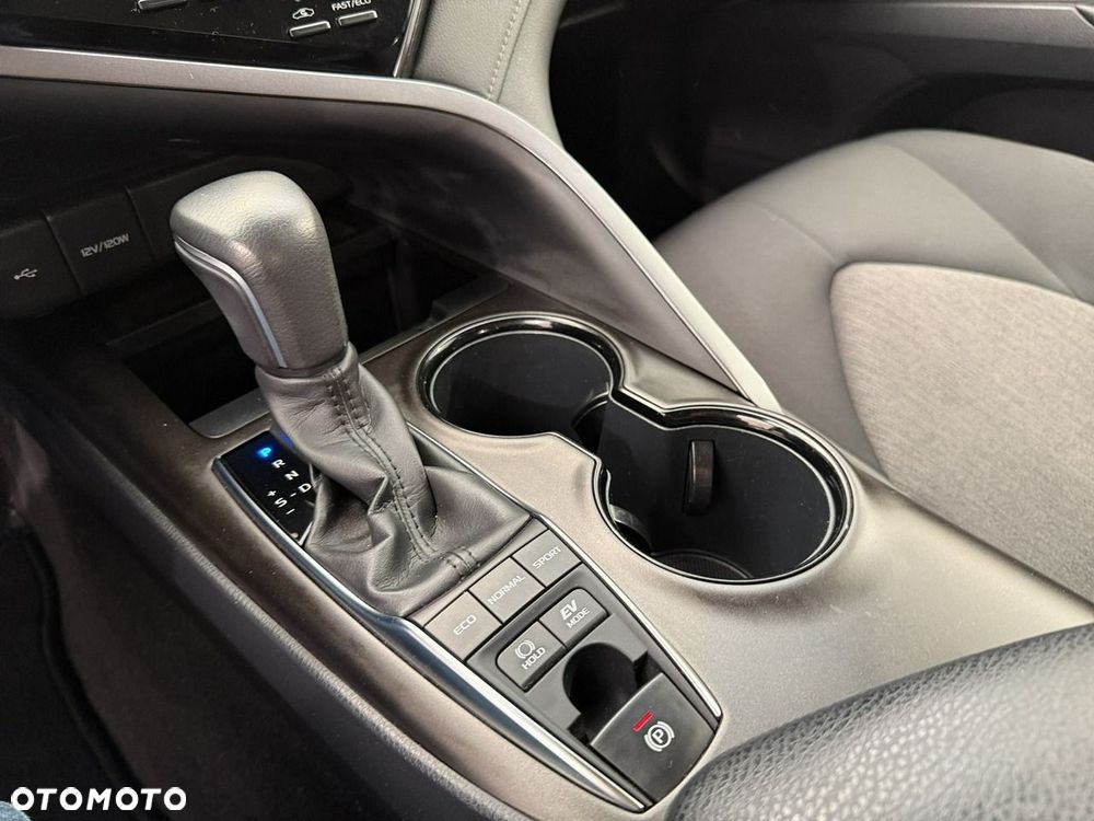 Toyota Camry - 19