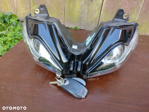 TRIUMPH DAYTONA 675 LAMPA PRZÓD KLOSZ światło