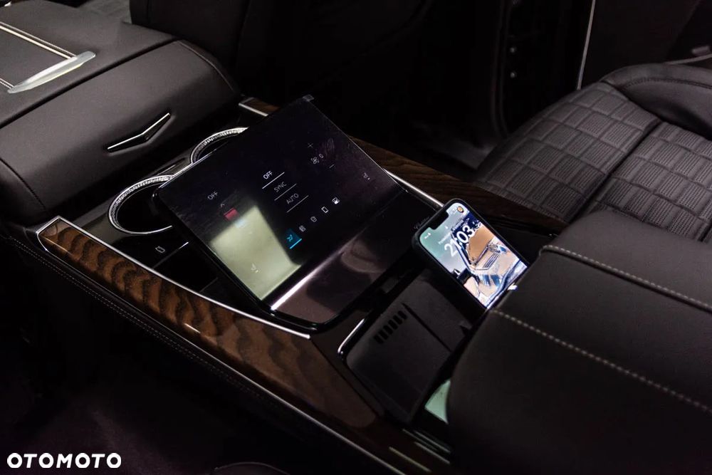 Cadillac Escalade - 22