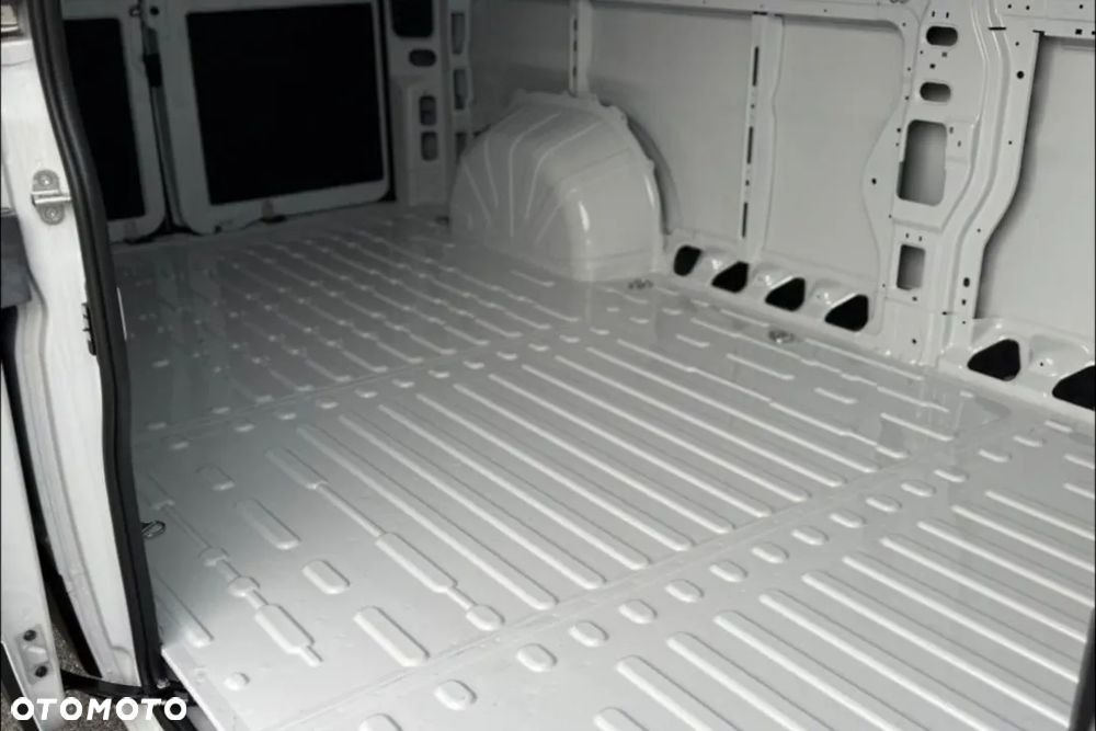 Opel Movano Furgon L2H2 - 11