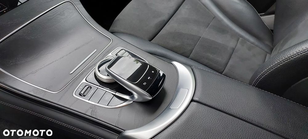 Mercedes-Benz GLC 220 d 4Matic 9G-TRONIC AMG Line - 23