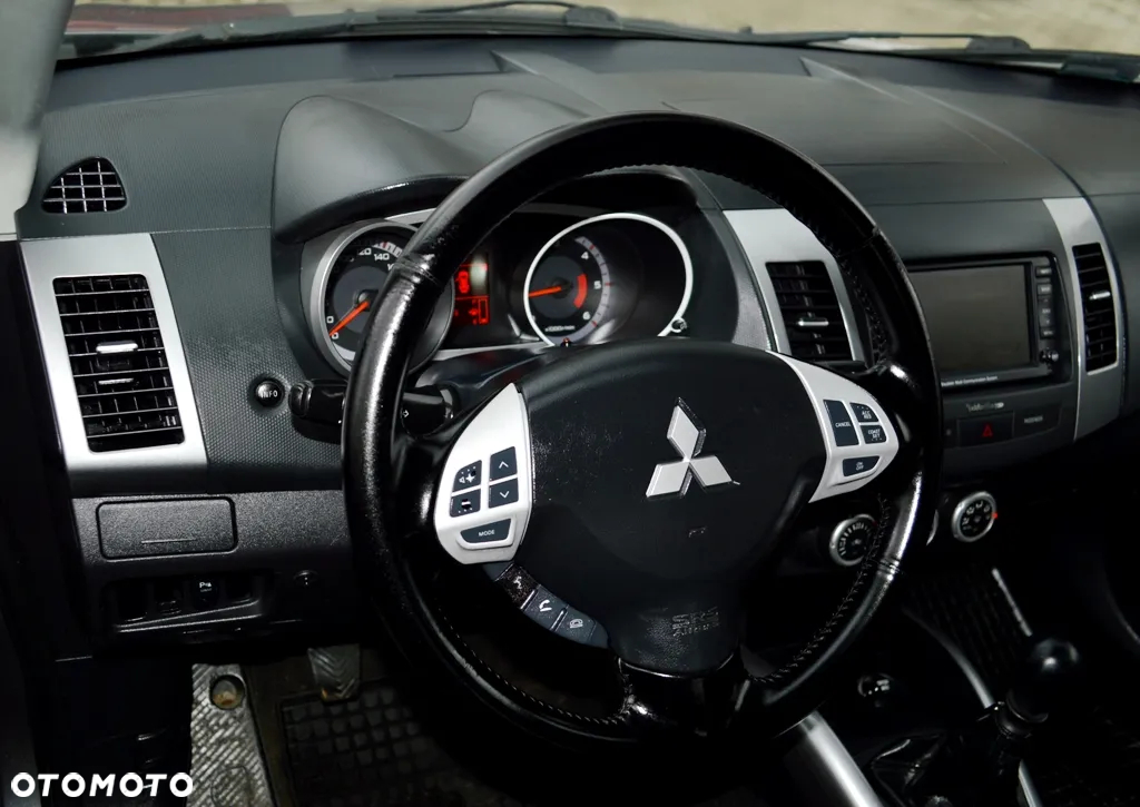 Mitsubishi Outlander - 31