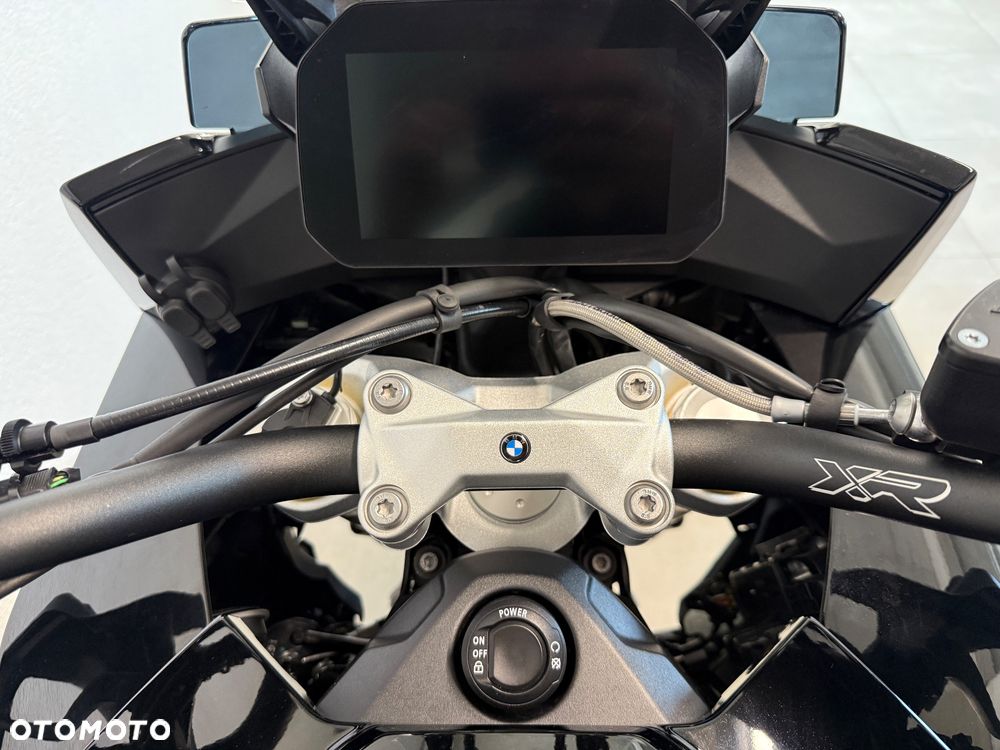 BMW XR - 8