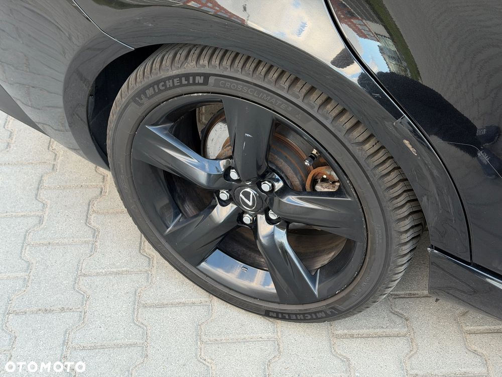 Lexus IS 300h Business Edition - 19