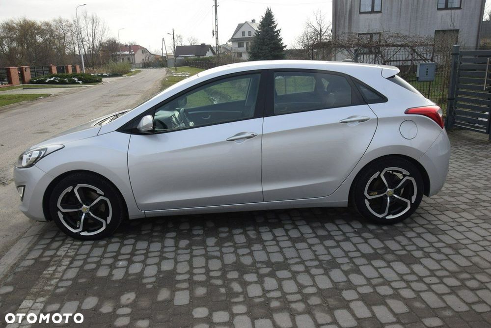 Hyundai i30 1.6 CRDi Fifa World Cup Edition - 14