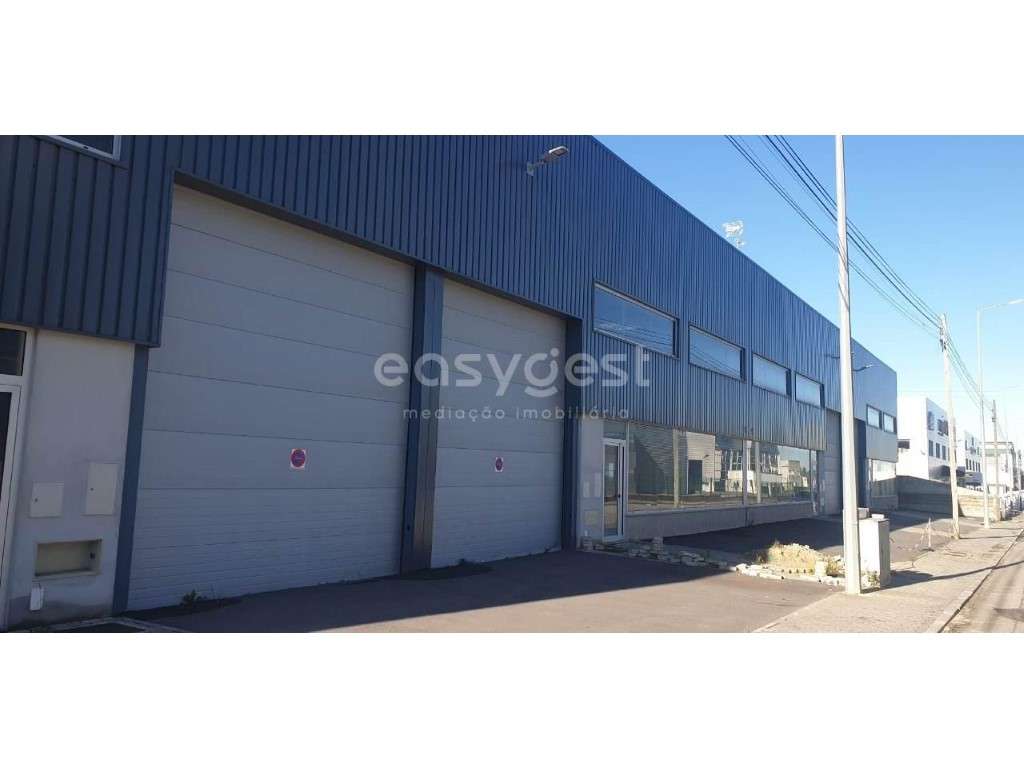 Espetacular Armazém situado na Zona Industrial da Palhaça - Grande imagem: 3/12