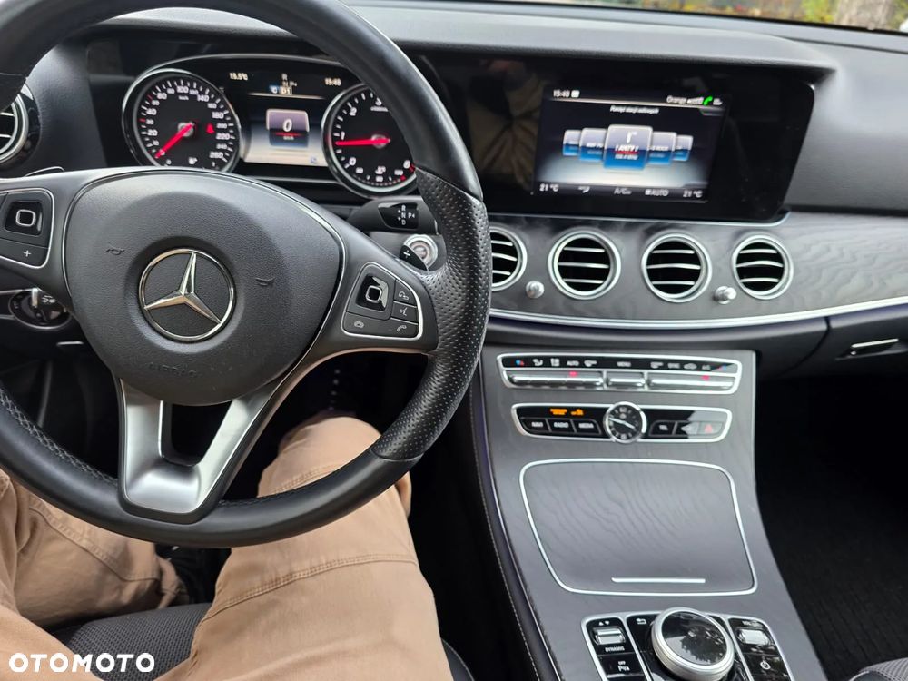 Mercedes-Benz Klasa E 200 d T 9G-TRONIC - 11