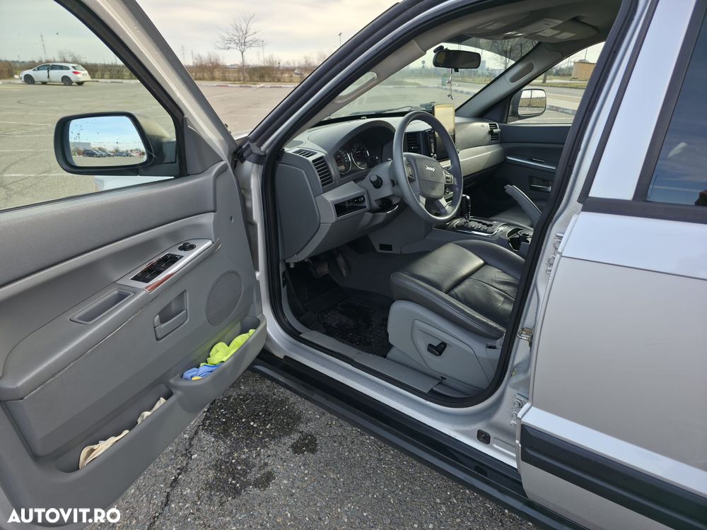Jeep Grand Cherokee - 12