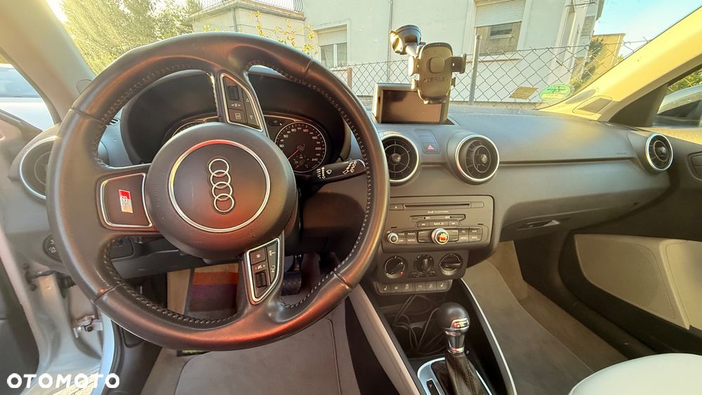 Audi A1 Sportback 1.6 TDI Ambition S tronic - 4