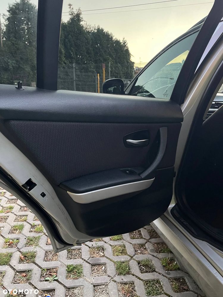 BMW Seria 3 318d - 28
