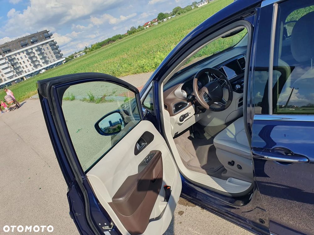 Chrysler Pacifica - 3