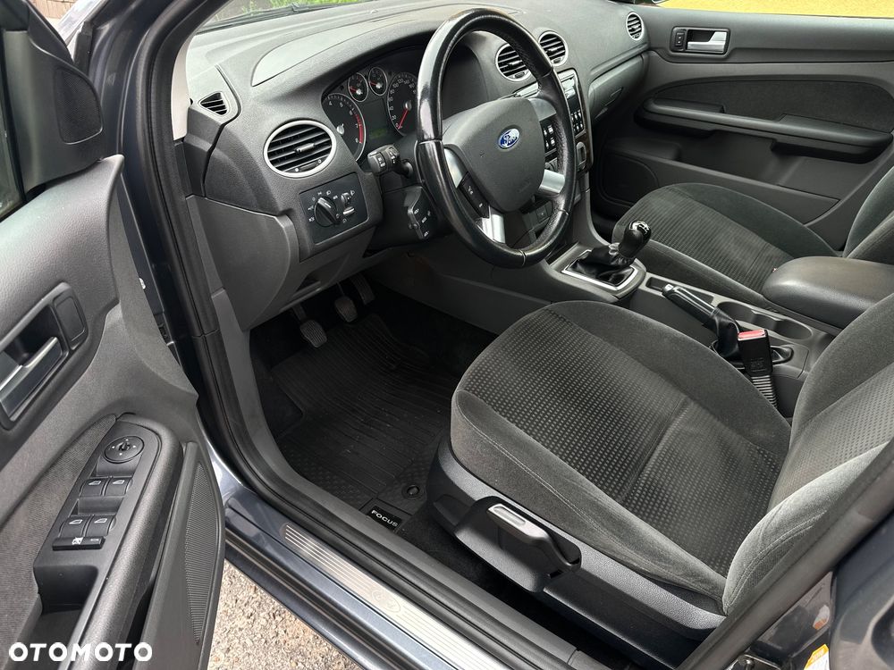 Ford Focus 1.6 Ghia - 5