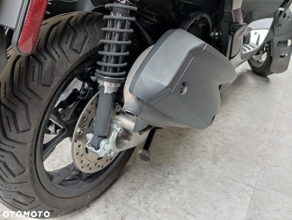 Piaggio MP-3 - 21