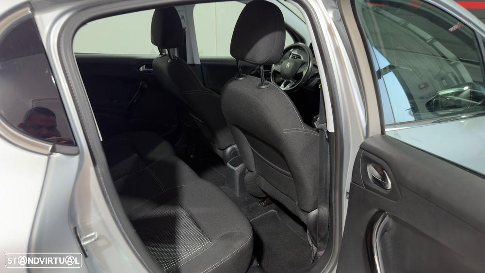 Peugeot 208 1.2 PureTech Allure - 12