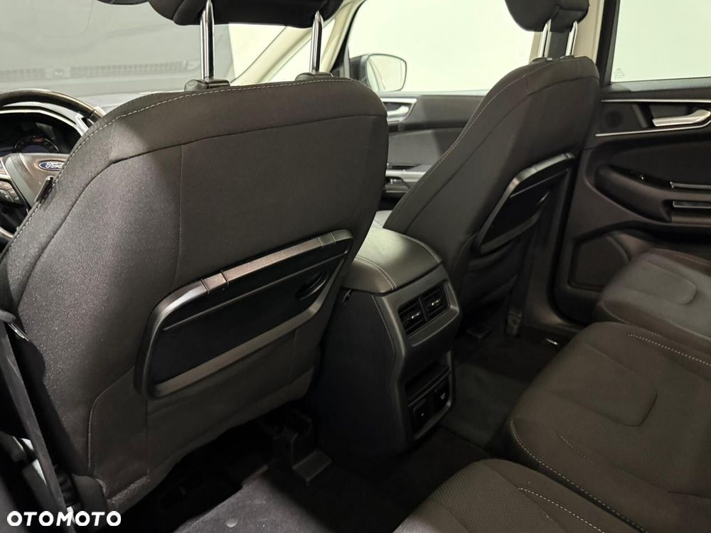 Ford S-Max - 38