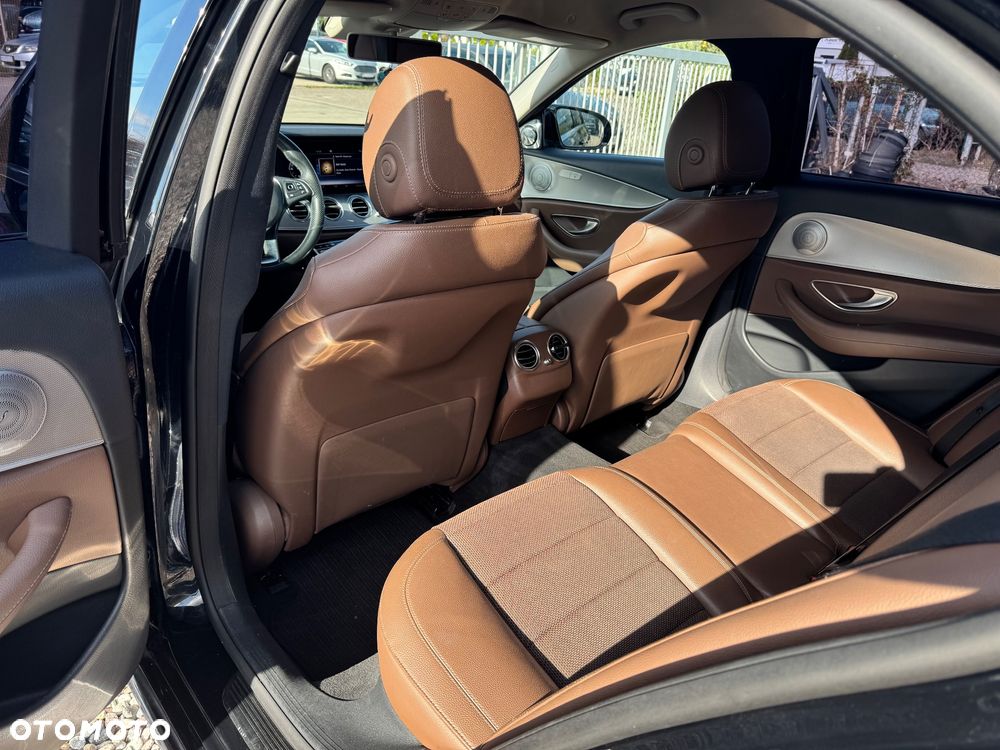 Mercedes-Benz Klasa E 220 d T 9G-TRONIC Avantgarde - 22