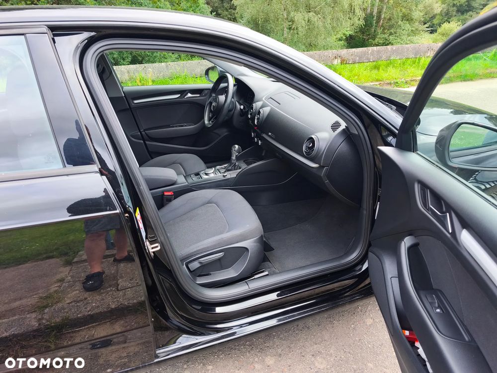 Audi A3 Sportback 35 TFSI S tronic - 11