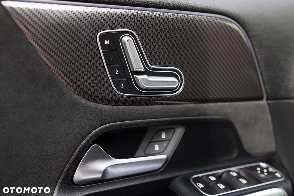 Mercedes-Benz GLA 250 8G-DCT AMG Line - 24